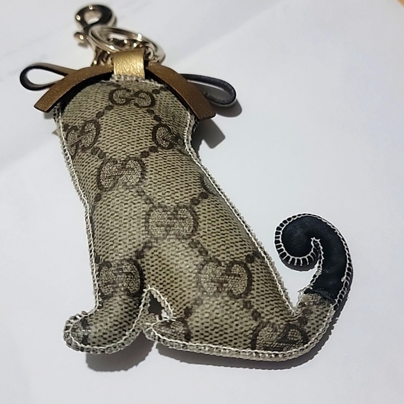 Gucci "The Bougie Chihuahua" bagcharm - Picture 4 of 10